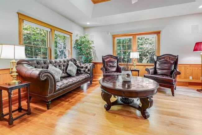 Building Photo - 3 W Hollow