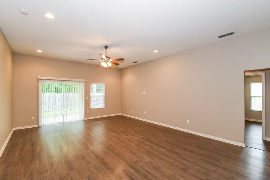 Building Photo - 11049 Snowbrook Ct