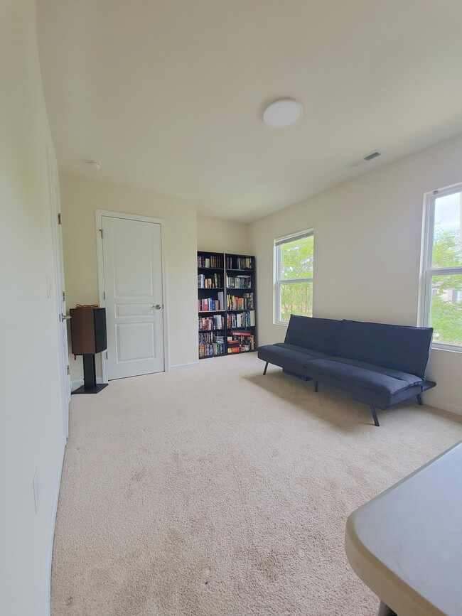 Building Photo - 2919 Berkeley Springs Pl