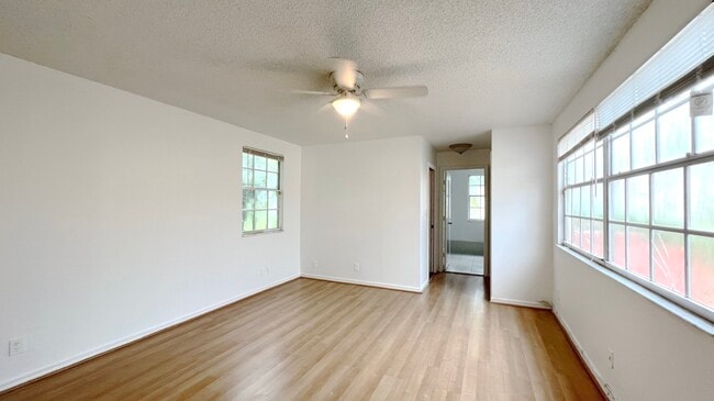 Building Photo - 10919 Mainsail Dr