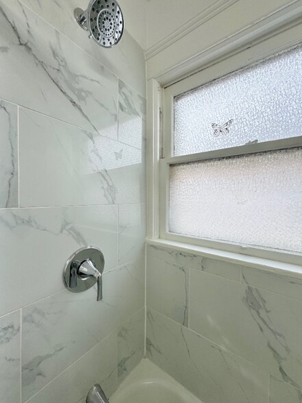 Building Photo - 3336 W 41st St