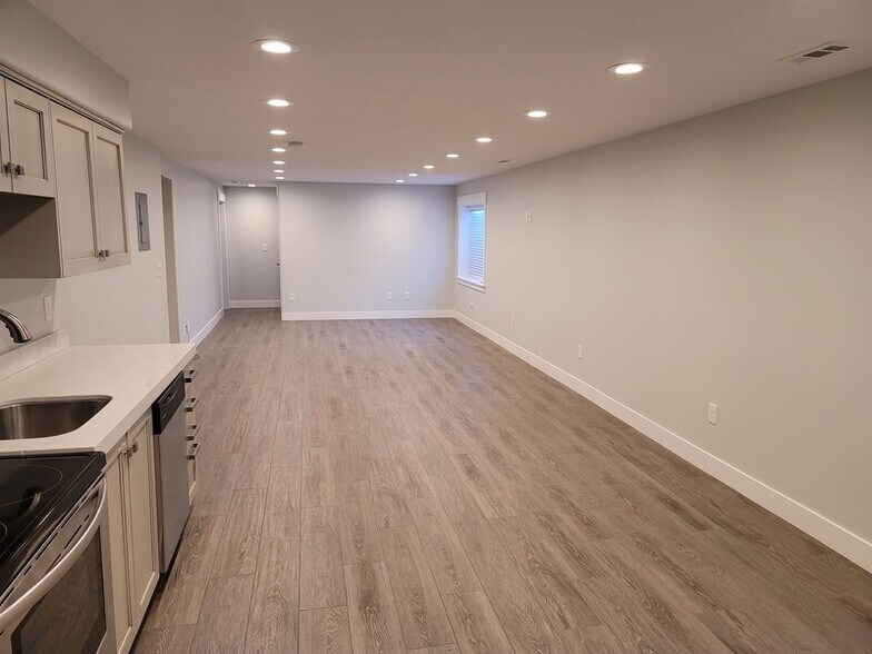 Building Photo - 10349 S 3880 W