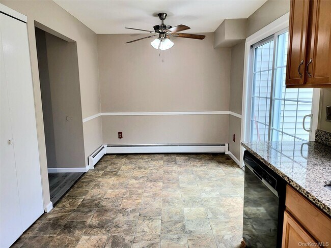 Building Photo - 6 Maple Ave