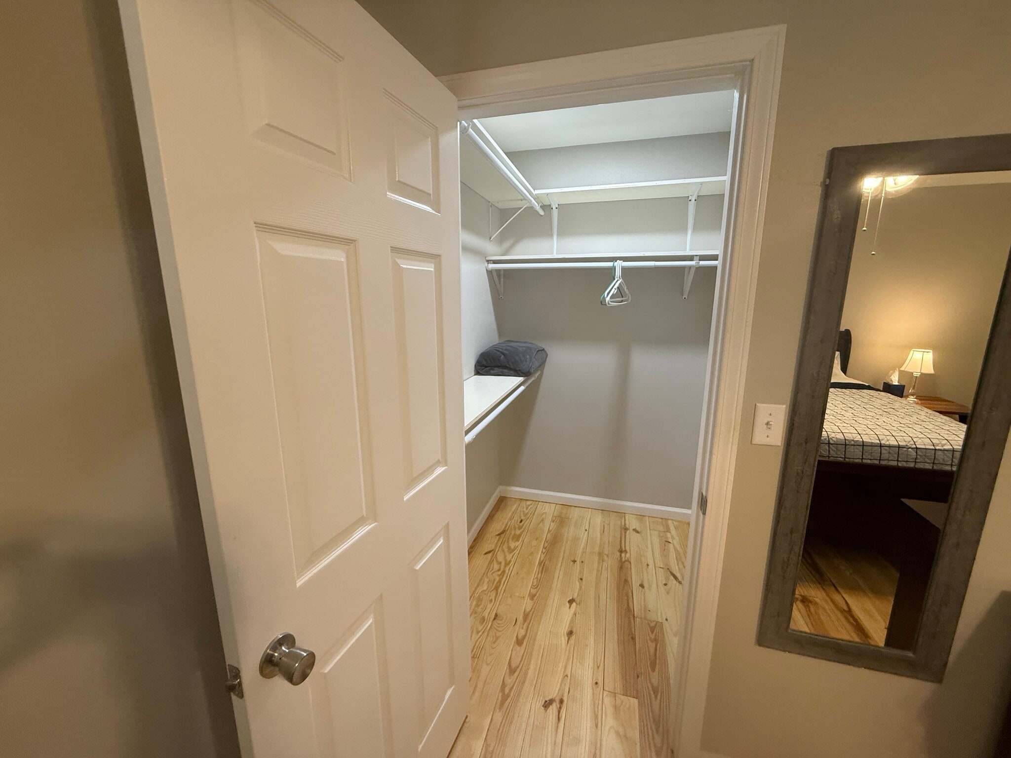 Building Photo - 80 Redwood Ln