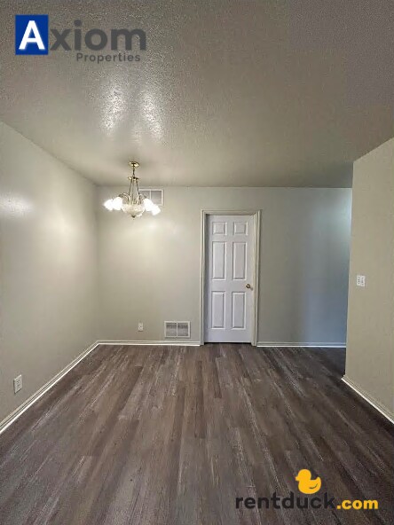 Building Photo - 1819 S Von Elm St