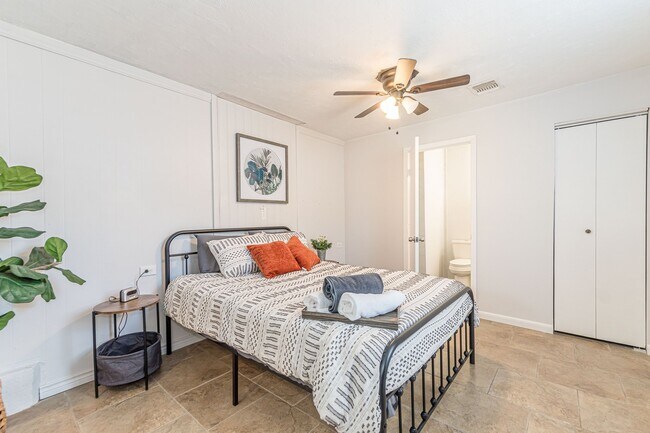 Building Photo - 409 Aero Ave