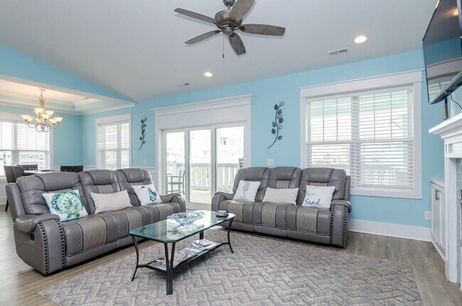 Building Photo - 1211 Fort Fisher Blvd N