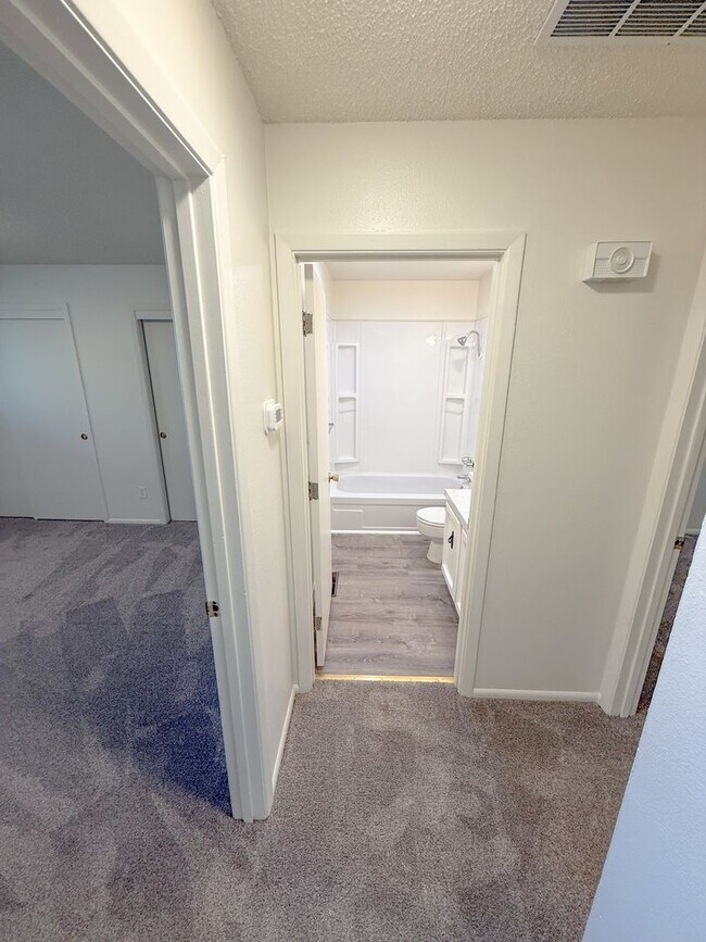 Building Photo - 1721-1723 Dawn