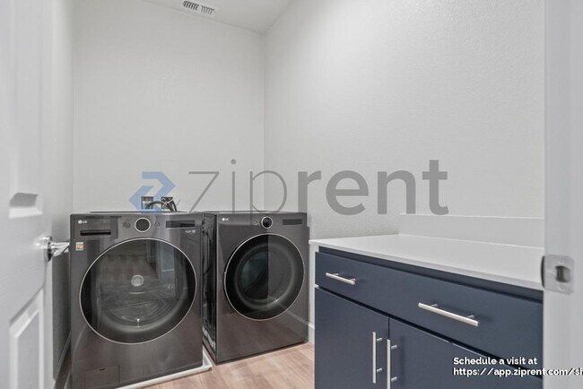 Building Photo - 4203 Randa Wy