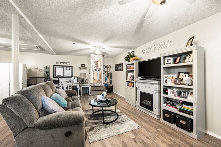 Building Photo - 808 Water View Ter