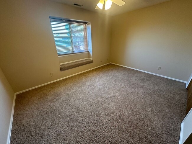 Building Photo - 2 Bed, 2 Bath Unit in Rockrimmon