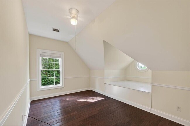 Building Photo - 841 Denzil Ave