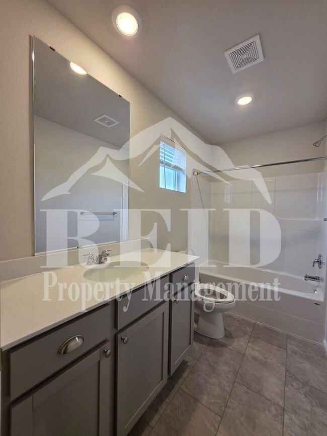 Building Photo - New 5-Bedroom home in the heart of Belfair