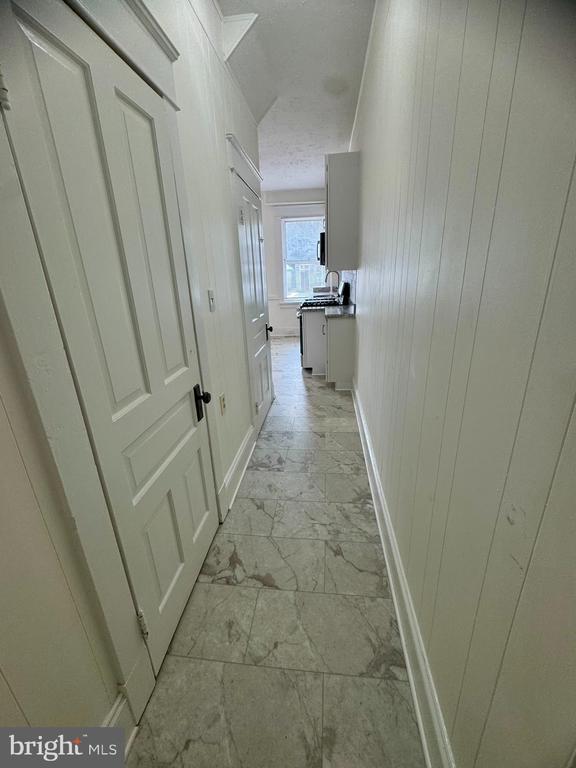 Building Photo - 112 E 3rd St