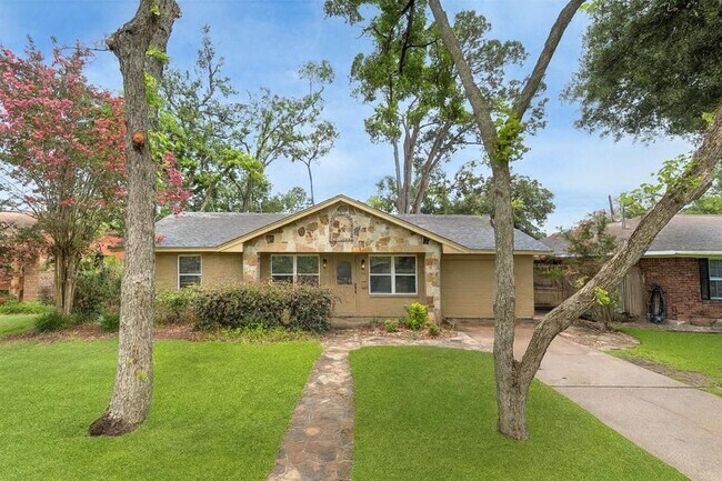 Building Photo - 5209 De Milo Dr