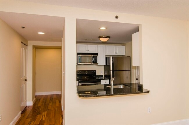 Building Photo - 10 Museum Way