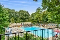 Building Photo - 33 Pond Ave