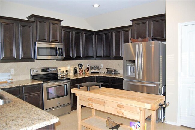 Building Photo - 2201 Liriope Ln