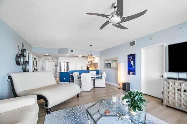 Building Photo - 2650 Lake Shore Dr