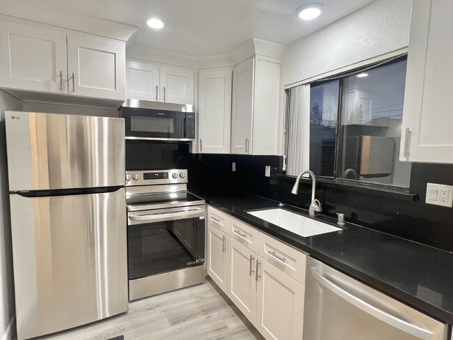 Building Photo - Remodeled 2 Bedroom home San Jose Home in great location