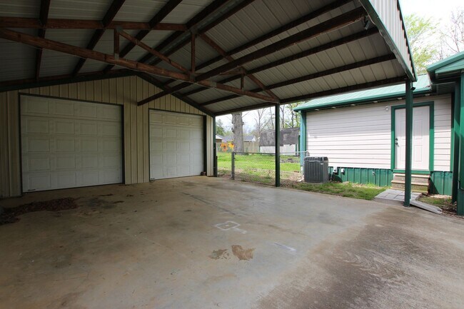 Building Photo - Coming Soon! 3 Bedroom 2 Bath in Bullard! Large Shop!