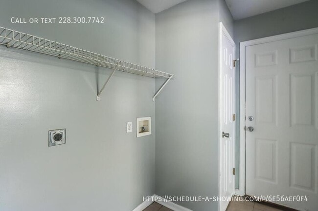 Building Photo - 124 30th 1/2 St-B