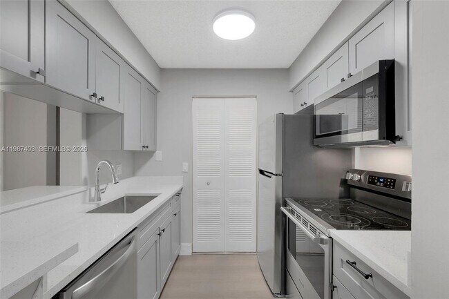 Building Photo - 1247 SW 46th Ave