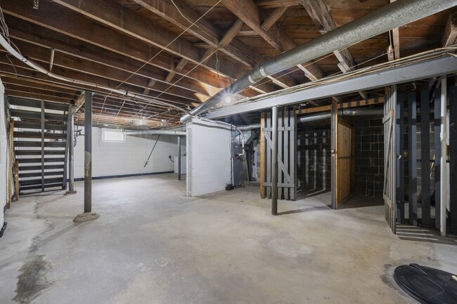 Building Photo - 6151 Chinquapin Pkwy