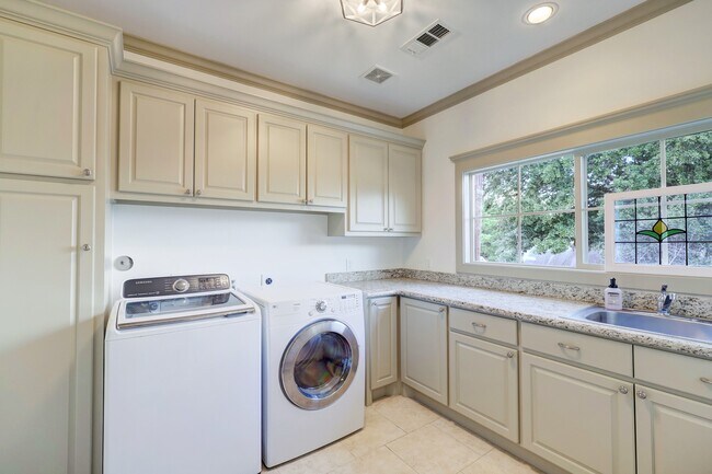 Building Photo - 514 Cortlandt St