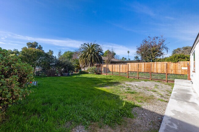 Building Photo - 1671 Mono Ave