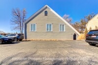 Building Photo - 2 Bed 2.5 Bath Right off Cherry Street!!