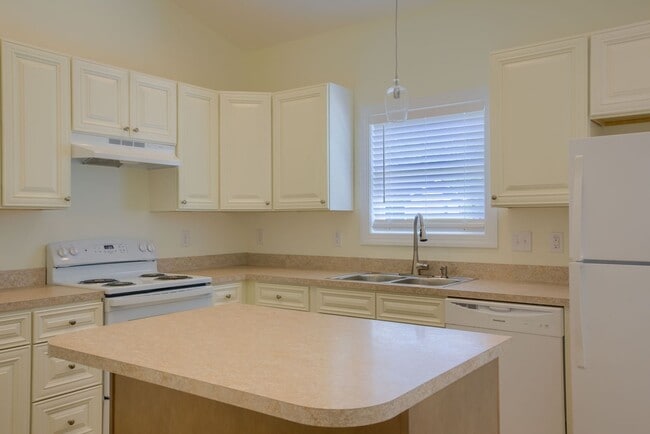 Building Photo - 515 Peru Rd