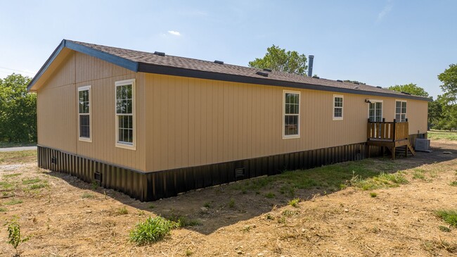 Building Photo - Spacious Mobile Home