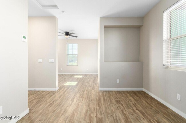 Building Photo - 9418 E Theia Dr