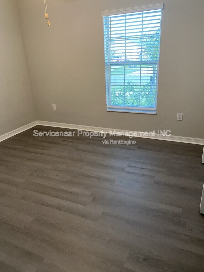Building Photo - 13611 Wild Ginger St