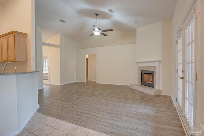 Building Photo - 3012 Classic Dr