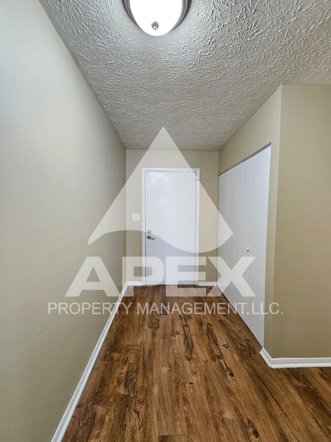 Building Photo - Nice 3Bd 1.5 Townhouse in WEST KNOX off Ce...