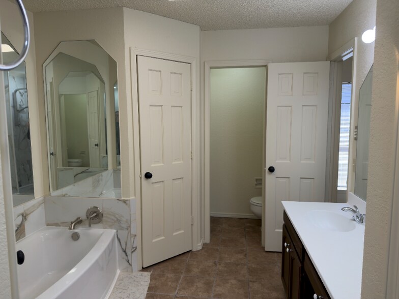 Building Photo - 9364 S 93rd E Ave