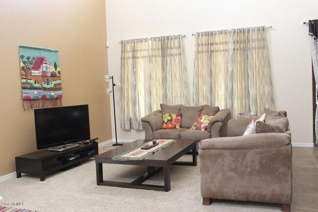 Building Photo - Beautiful 5 bed 3 bath home in Ocotillo Waters