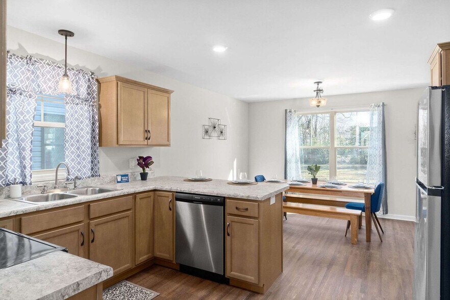 Building Photo - 867 Central Ave