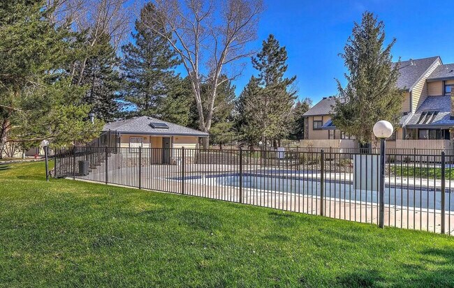 Building Photo - 8774 Allison Dr