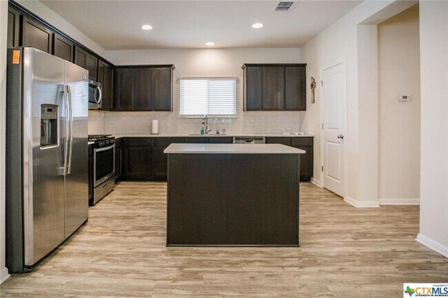Building Photo - 242 Mossycup Dr
