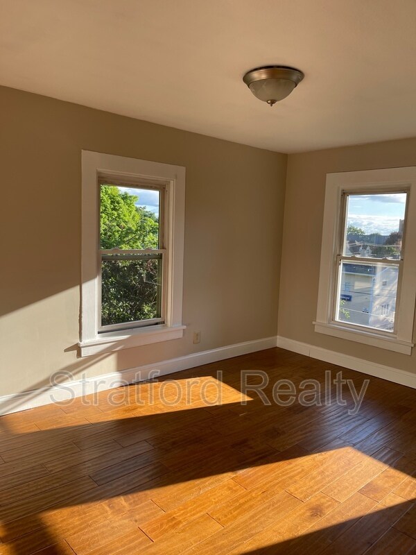 Building Photo - 509 Willis Ave