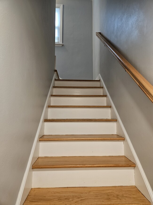 Building Photo - 36 Deerpath Rd