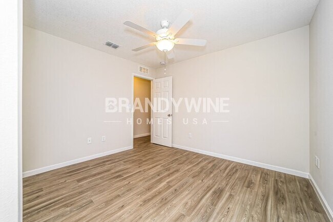 Building Photo - 509 Narnia Ct