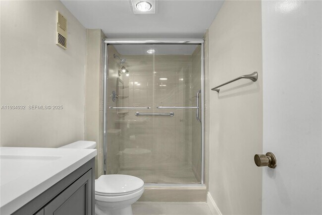 Building Photo - 1300 St Charles Pl