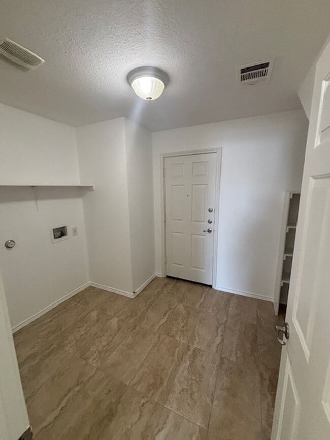 Building Photo - Move-In Ready 4-Bedroom Home with New Floors and Fresh Paint!