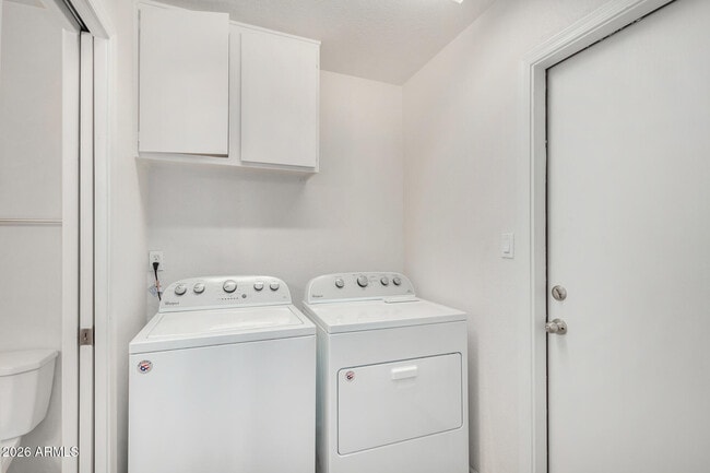 Building Photo - 3418 S Oak St