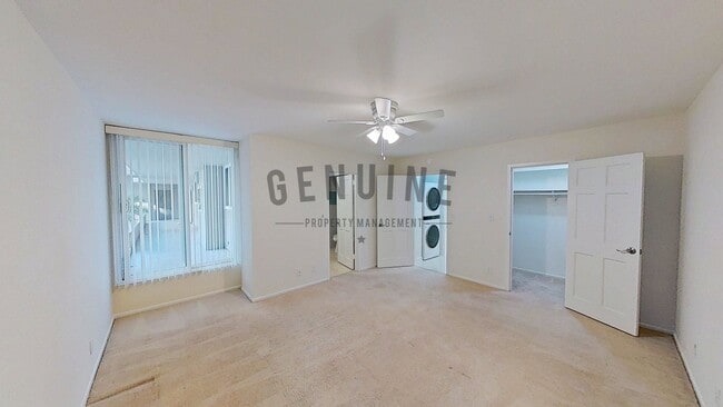 Building Photo - 2Bd 2Ba Spacious Newport Bay Front Condo