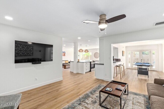 Building Photo - 5253 E Beck Ln